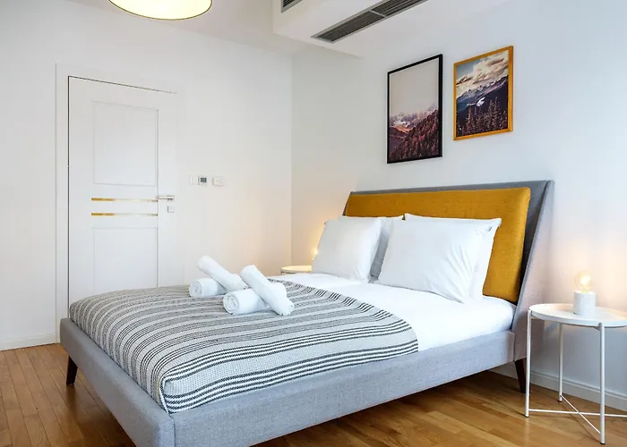 Modern Central Apartment W. Parking By Tyzenhauz